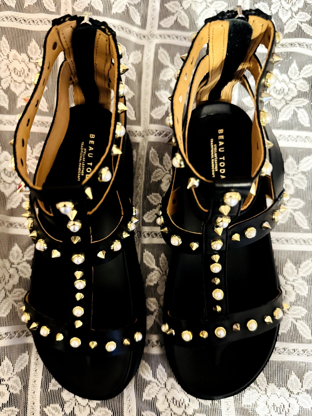 Black Studded T-Strap Sandals🌷🫧